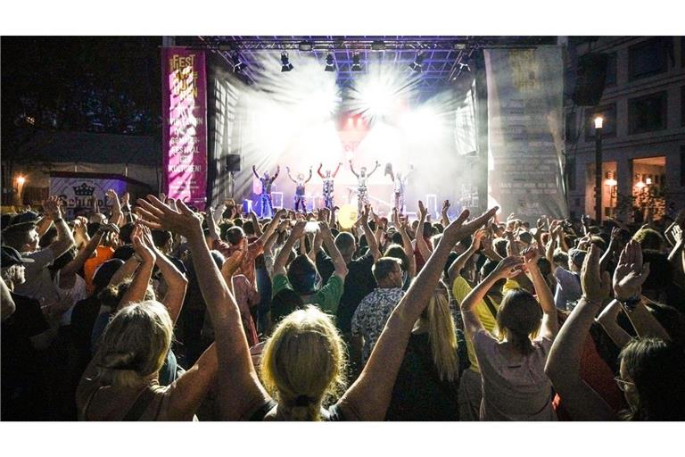 Sechs Tage lang wird im Juli wieder eine Bühne für Weltmusik auf dem Stuttgarter Marktplatz stehen.