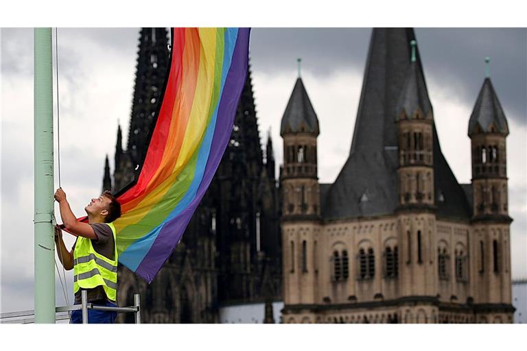 Segensfeiern für homosexuelle Paare sind in der katholischen Kirche umstritten. (Archivbild)