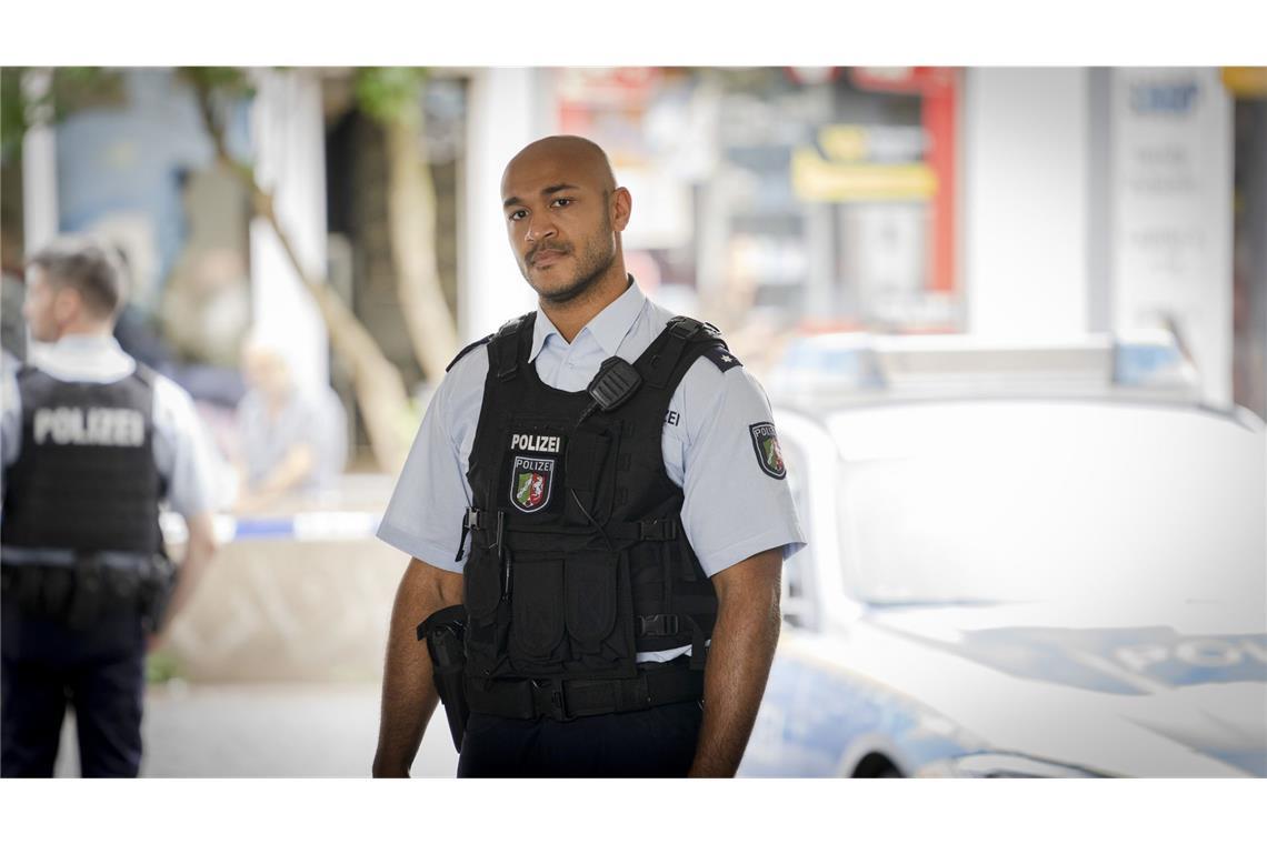 Wie war „Abstellgleis“, der neue „Tatort“ aus Dortmund? Sehr aufmerksam und immer zur Stelle: Kommissar Otto Pösken (Malick Bauer) freut sich, dass er Hauptkommissarin Rosa Herzog bei den laufenden Ermittlungen zur Seite stehen kann.