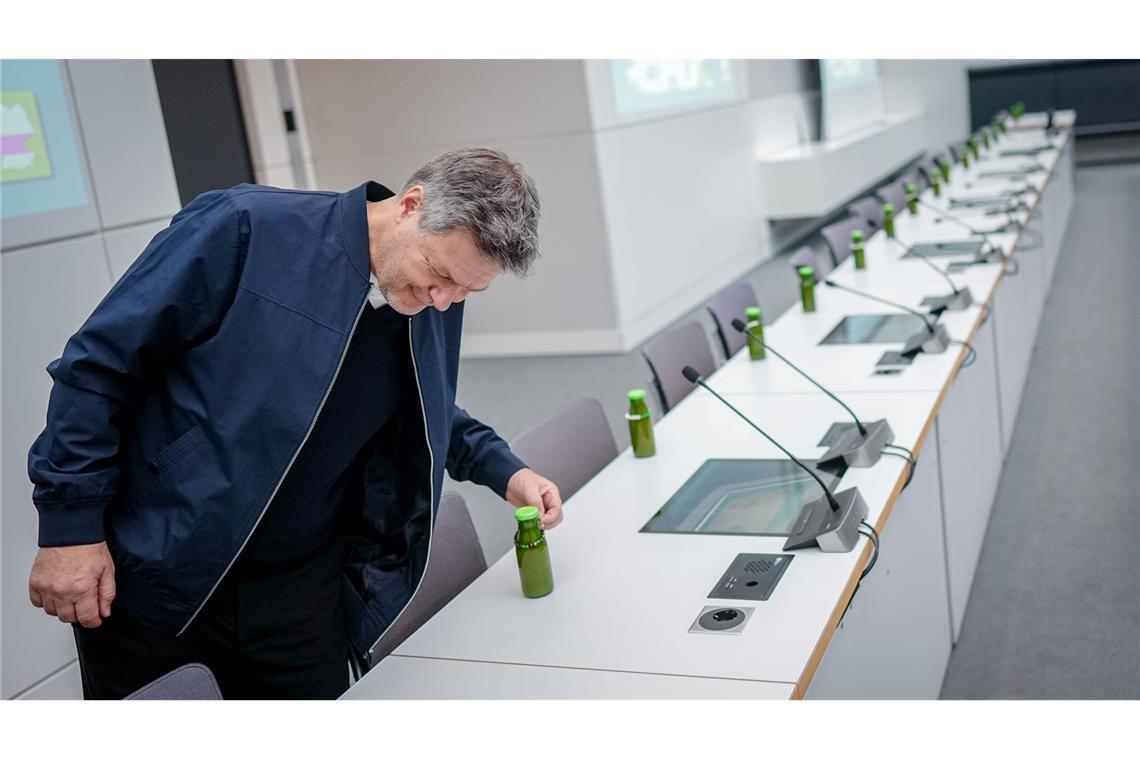 Habeck bleibt im Bundestag Sein Bundestagsmandat hat Habeck über die Grünen-Landesliste errungen: Er will es annehmen.