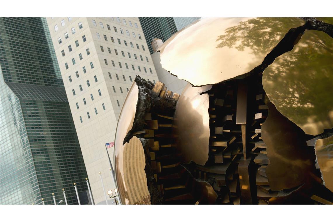 Italiens Bildhauer Arnaldo Pomodoro ist gestorben Seine Werke sind weltweit zu sehen – auch vor dem UN-Hauptquartier in New York. (Archivbild)