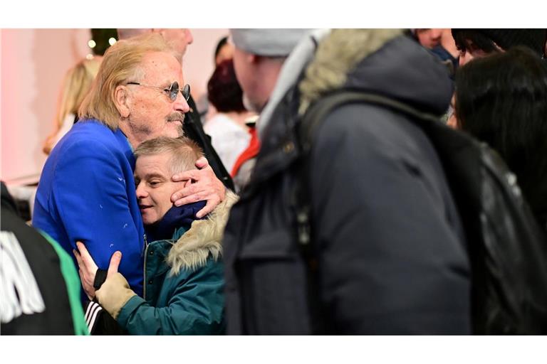 Seit 1995 organisiert der Sänger Frank Zander Weihnachtsessen für Arme und Obdachlose.