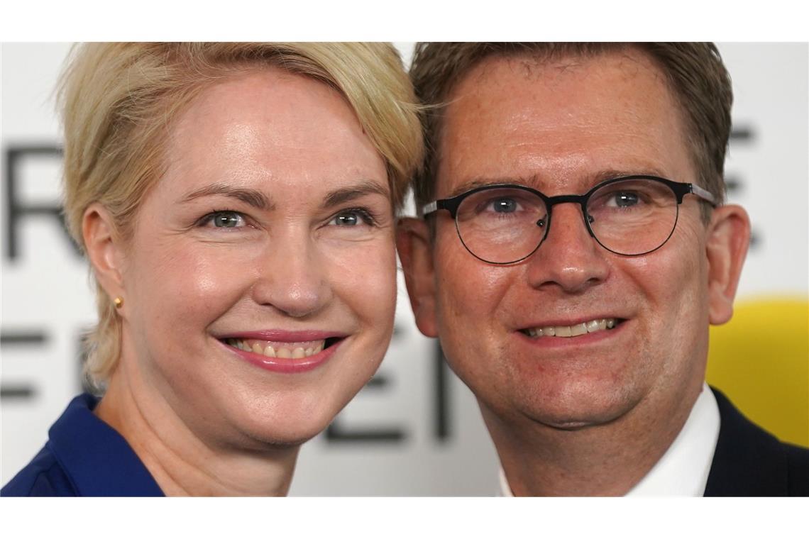 Silberhochzeit: Schwesig teilt Hochzeitsfoto aus Jahr 2000 Seit 25 Jahren verheiratet: Schwesig und ihr Ehemann Stefan. (Archivbild)