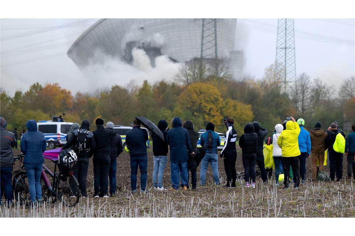 Seit dem Ausstieg aus der Kernenergie 2023 machen Atommeiler in Deutschland meist durch Sprengungen auf sich aufmerksam. Die CSU will die Technologie nun aber wieder ins Land zurückholen - mit modernen Mini-Atommeilern. (Symbolbild)