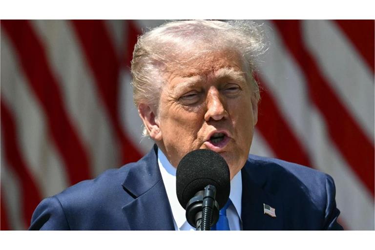 Seit Mitternacht gelten nach Trumps Beschluss 25 Prozent mehr Aufschlag bei den Zöllen auf bestimmte Autoteile.
