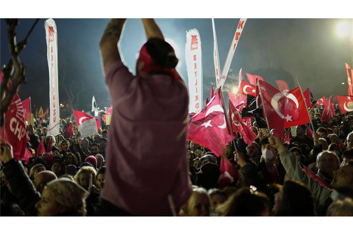 Trotz U-Haft: Imamoglu wird Präsidentschaftskandidat Seit Mittwoch gehen Türkinnen und Türken auf die Straße. (Archivbild)
