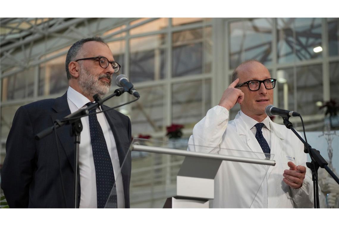 Papst-Ärzte: Franziskus noch nicht außer Gefahr Seit nun genau einer Woche liegt Franziskus in der Gemelli-Klinik in Rom.