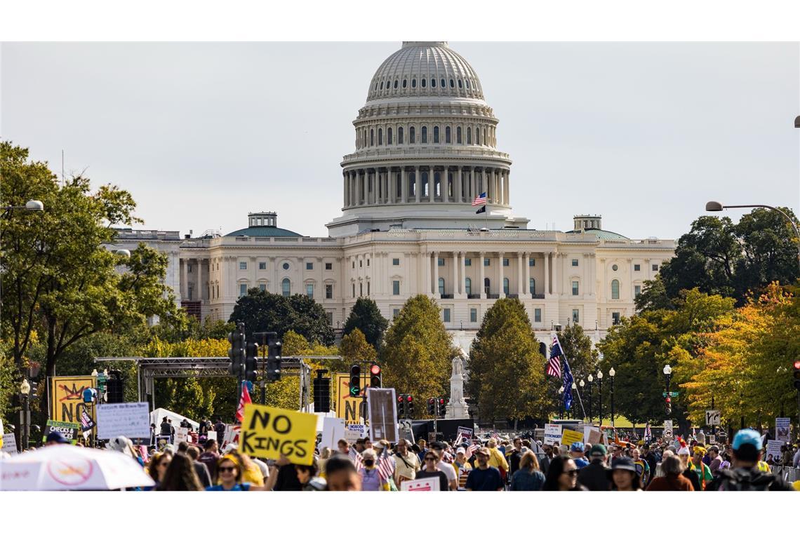 "No Kings": Massenproteste gegen Trump in den USA