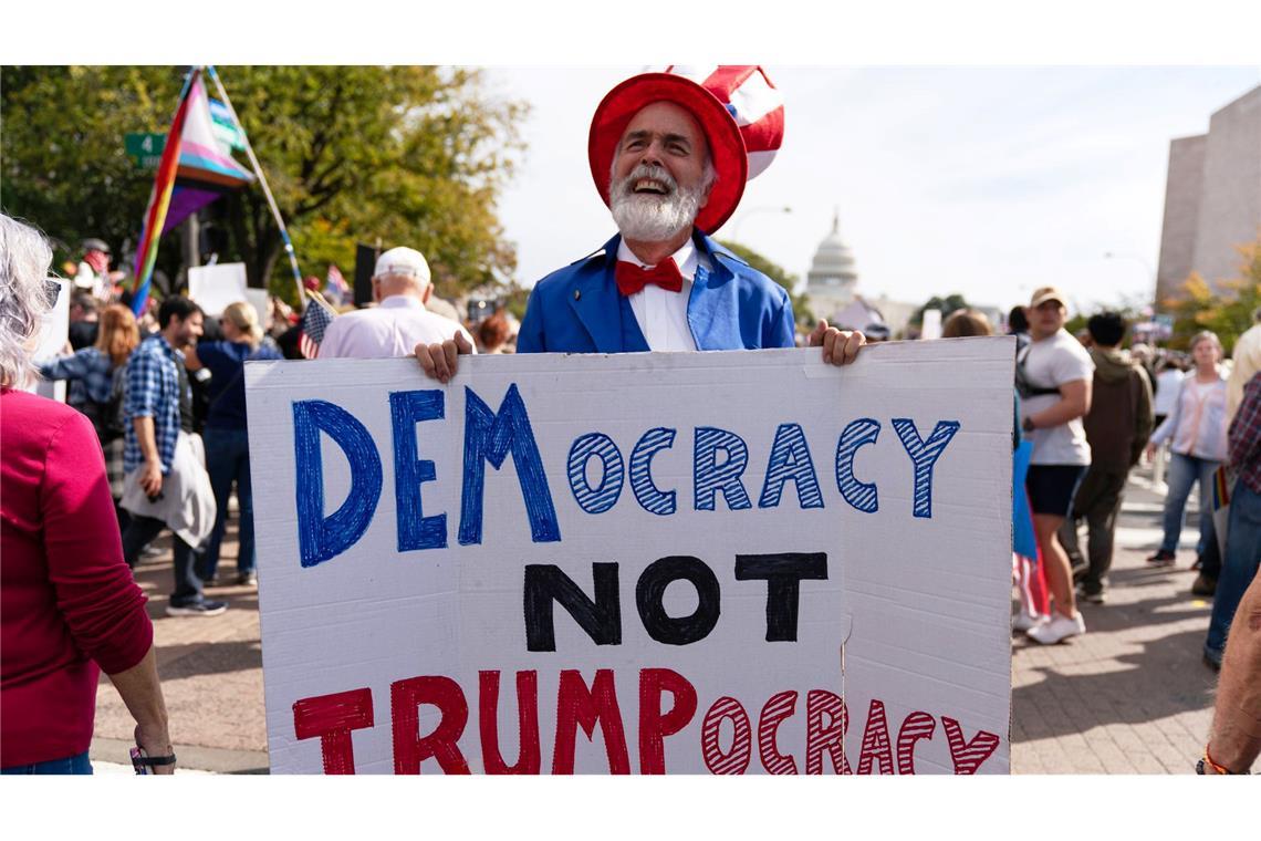 "No Kings": Amerikaner gehen gegen Trump auf die Straße Seit Trumps zweiten Amtsantritt hat es in den USA deutlich mehr Demonstrationen als in seiner ersten Amtszeit gegeben.