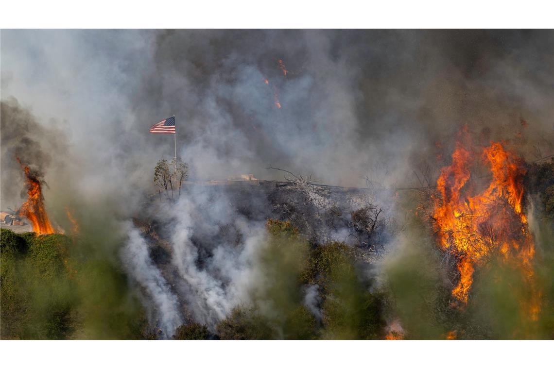 "Extremes Feuerwetter" bedroht Los Angeles schon wieder Seit über zehn Tagen kämpft die Feuerwehr gegen die Brände.