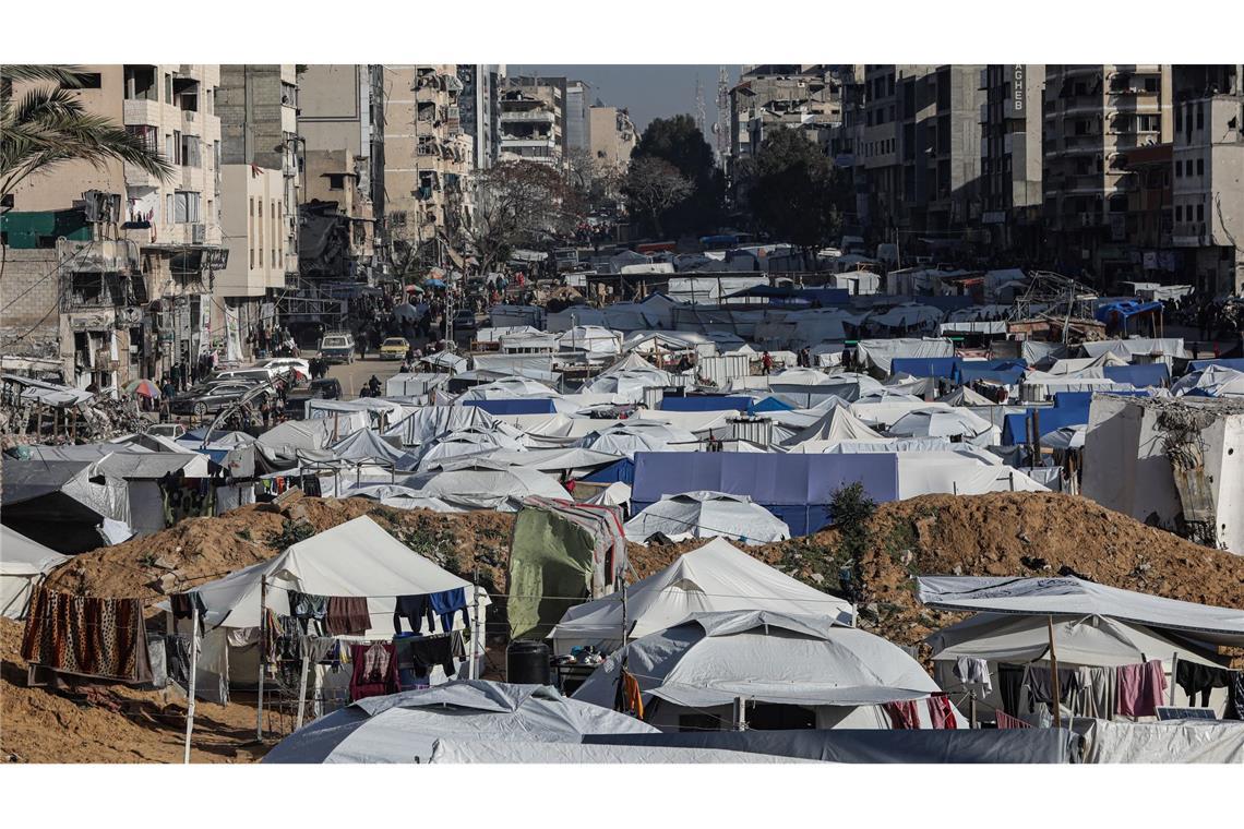 UN: Halbe Million Menschen im Gazastreifen vertrieben Seit Wiederaufflammen der Kämpfe im Gazastreifen wurden rund 500.000 Palästinenser erneut vertrieben.