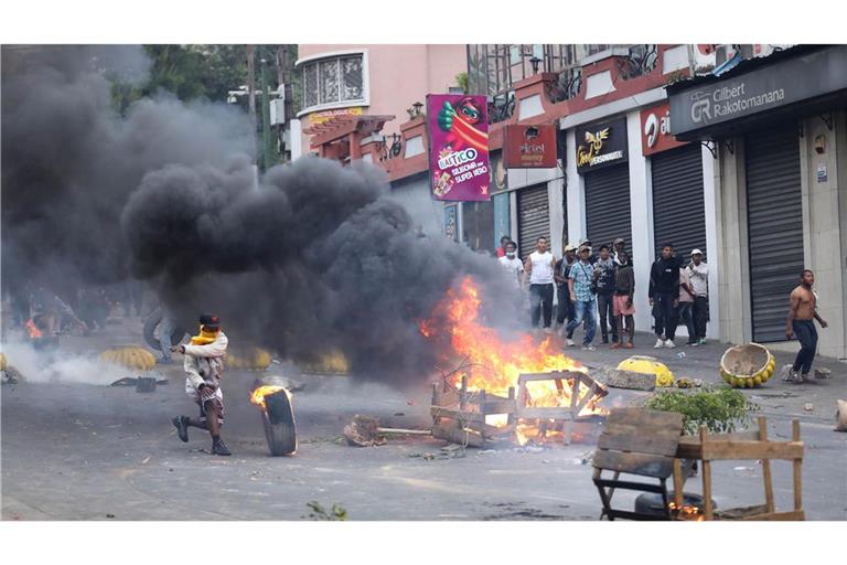 Seit Wochen dauern in Madagaskar teils gewalttätige Proteste an (Archivbild)