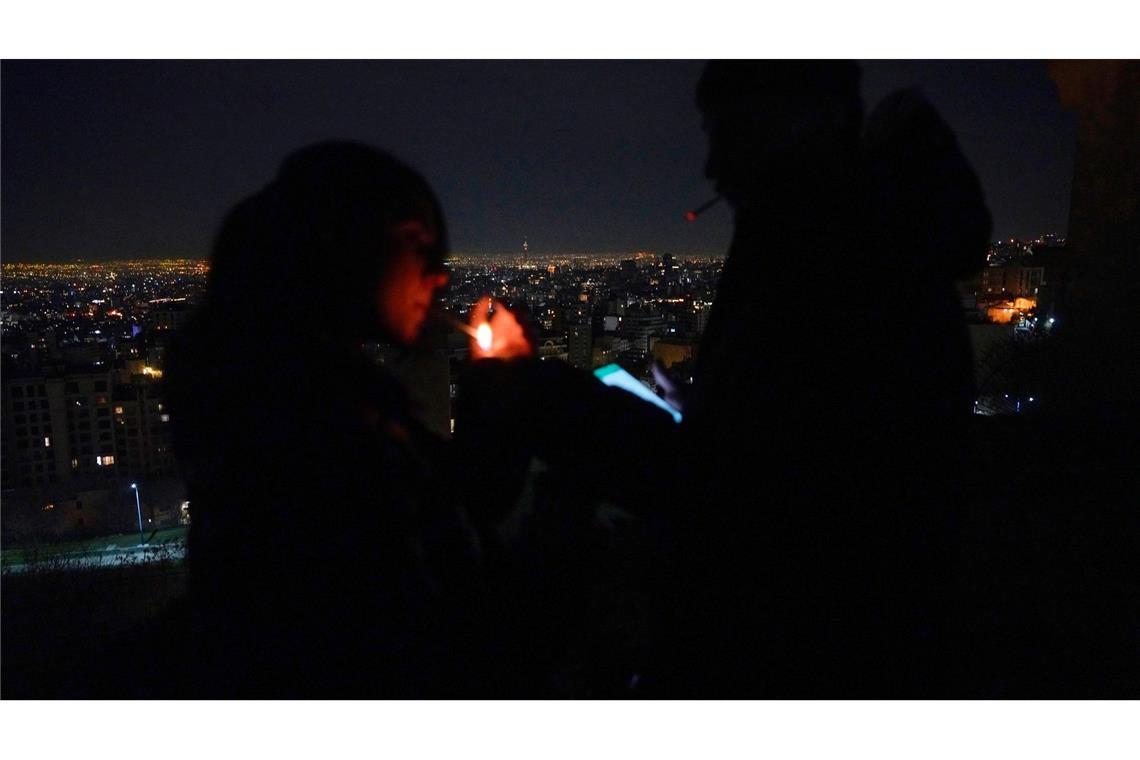 Seit Wochen lebt der Iran im Schatten eines Krieges, der jederzeit wieder aufflammen kann.