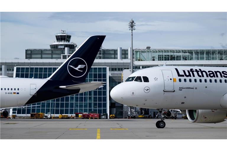 Selbstfahrende Winterfahrzeuge sollen für einen fließenden Flugverkehr sorgen. (Symbolbild)