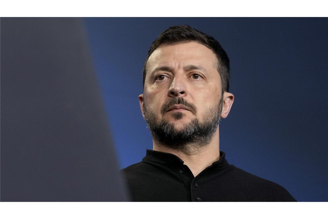 Selenskyj: Zunahme von Angriffen trotz Oster-Waffenruhe Selenskyj betonte, dass die Ukraine bereit sei, sich an dem Verhalten der russischen Streitkräfte zu orientieren. (Archivbild)