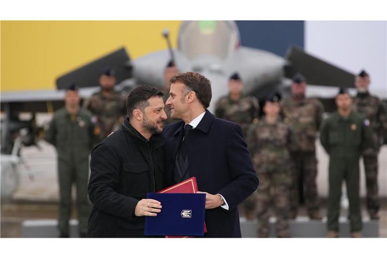 Selenskyj und Macron.