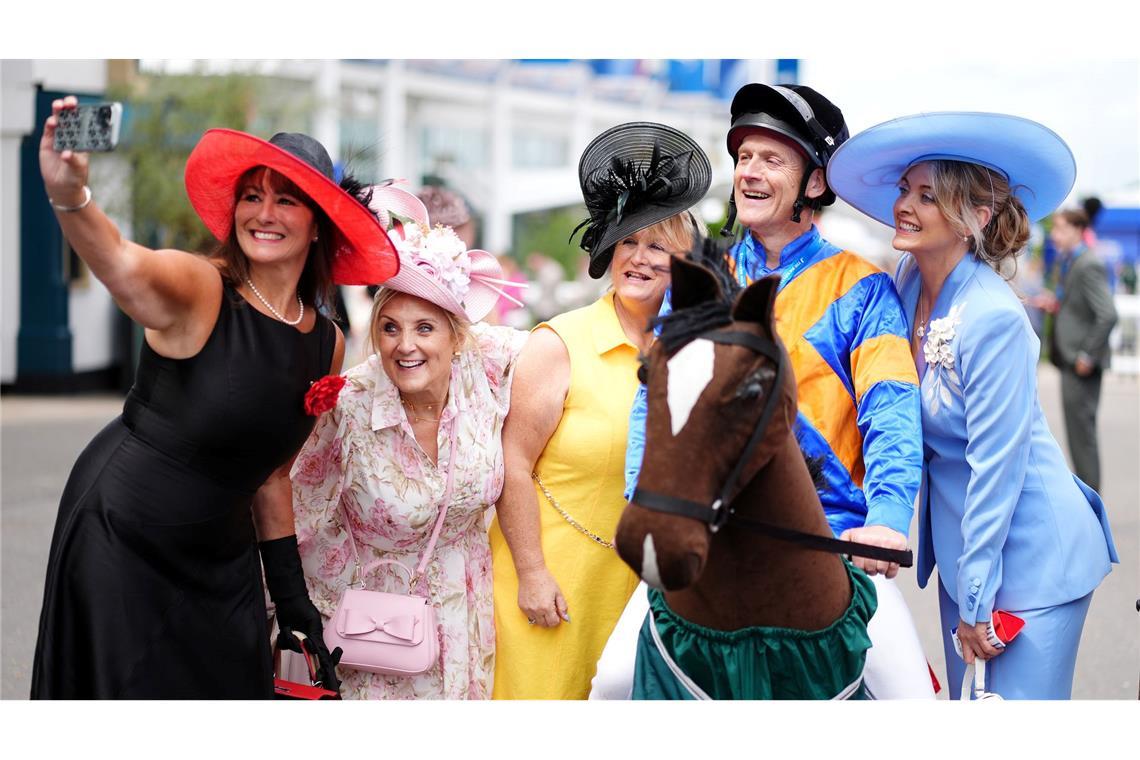 Selfie vor dem Ladies Day beim Derby-Festival in Epsom
