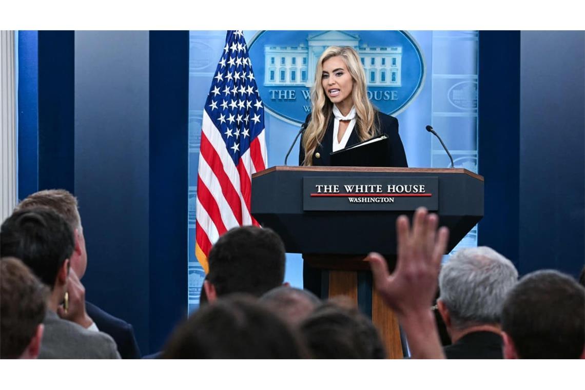 Selten hat eine Premiere im Press Briefing Room des Weißen Hauses so viel Gesprächsstoff geliefert – und so wenig Antworten. Katie Zacharia ist seit dem 9. Oktober die neue Sprecherin von US-Präsident Donald Trump.