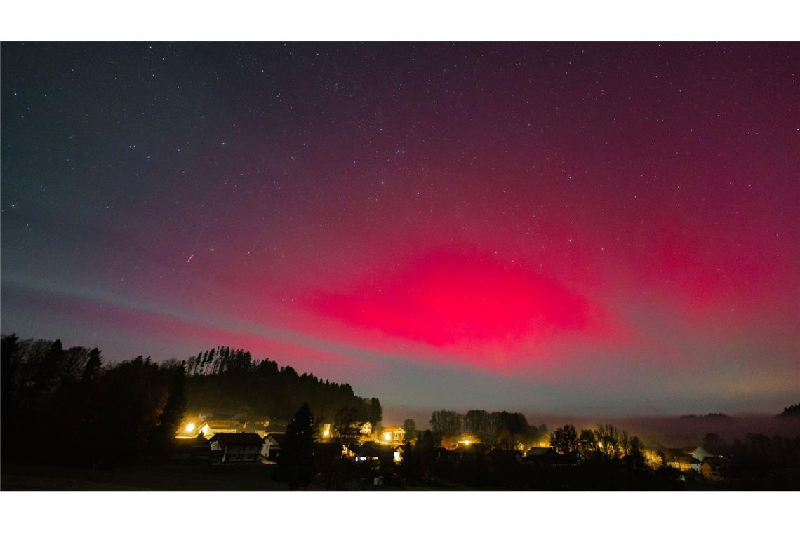 Seltenes Naturschauspiel: Polarlichter leuchten über Bayern