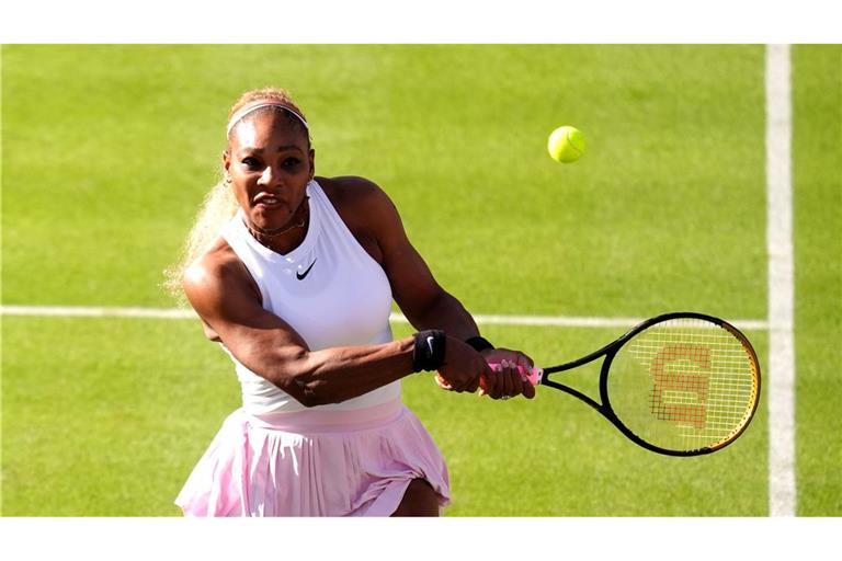 Serena Williams setzt mit einem Sieg im Doppel gleich ein Achtungszeichen.