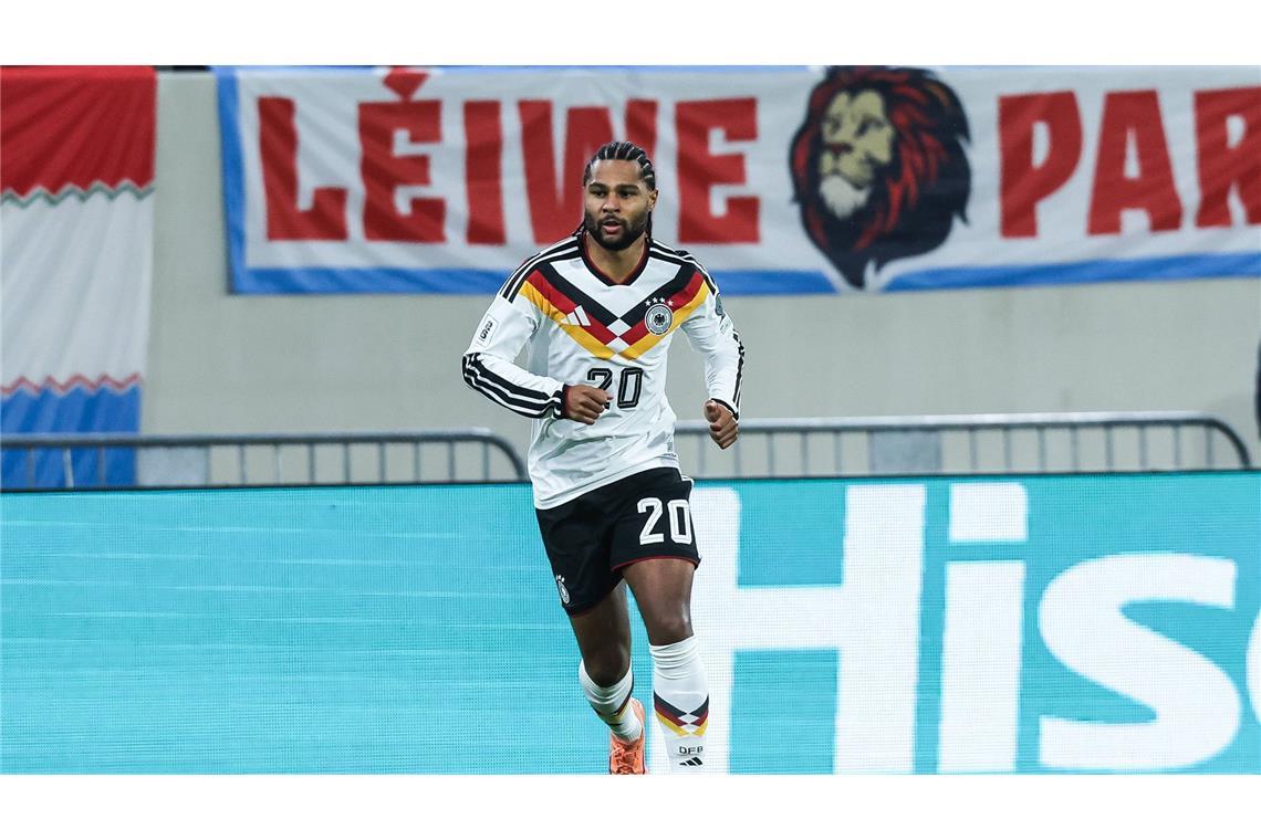 Serge Gnabry (Note 2,5): Wesentlich agiler als in Luxemburg. Vergab erst eine große Torchance (25.). Beim zweiten Versuch klappte es jedoch besser und Serge Gnabry überwand Torhüter Martin Dubravka – 2:0 (29.). Lief insgesamt viel und ließ sich auch in der hinteren Reihe anspielen.