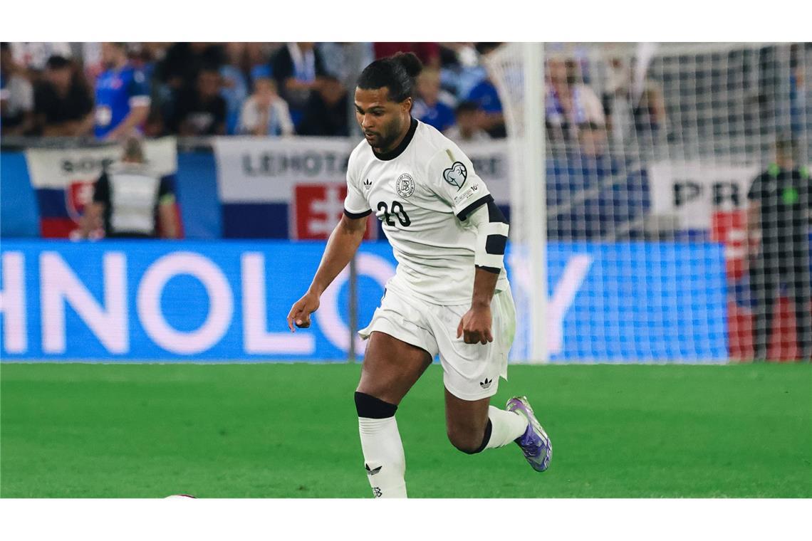 Serge Gnabry (Note 3): Ihm sprang gleich zweimal der Ball vom Fuß, doch die Führung erzielte Serge Gnabry mit Eleganz (7.). Danach mit einigen Aktionen nach vorne. Ließ sich später zurückfallen, um überhaupt am Spiel teilzunehmen. Wurde nach einer Stunde ausgewechselt.