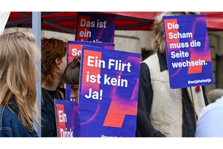 Sexuelle Handlungen sollten nach Vorstellungen von Bundesjustizministerin Hubig nur bei ausdrücklicher Zustimmung als einvernehmlich gelten - nach dem Prinzip "Nur Ja heißt Ja".