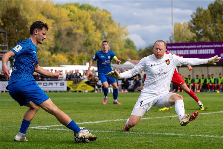SG-Keeper Maximilian Reule (rechts) hat im Hinspiel mit seinen Paraden großen Anteil am Punktgewinn der SG gehabt. Archivfoto: Philip Ziegler