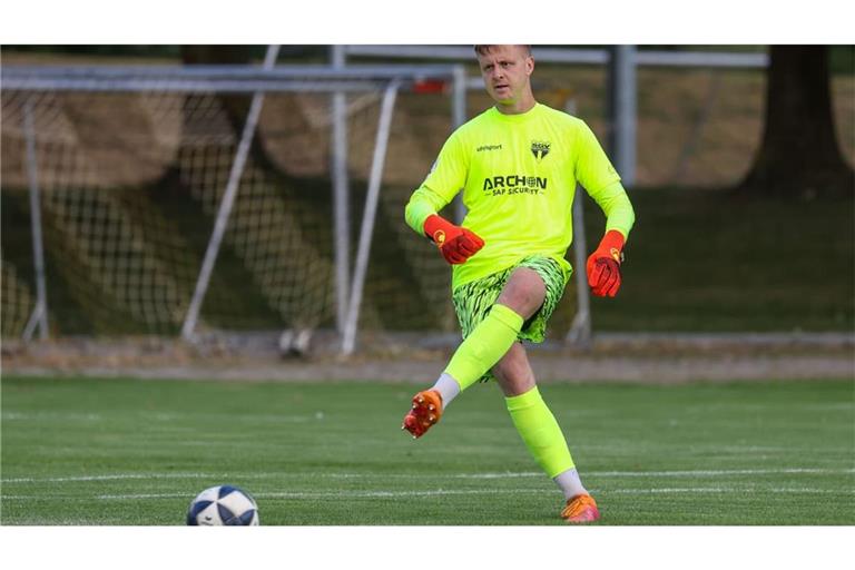 SGV-Torwart Benedikt Grawe parierte einen Elfmeter und verhinderte den 1:1-Ausgleich – am Ende setzte sich Regionalligist SGV Heilbronn-Freiberg&nbsp; beim Oberligisten Normannia Gmünd im WFV-Pokal-Achtelfinale mit 2:0 durch.