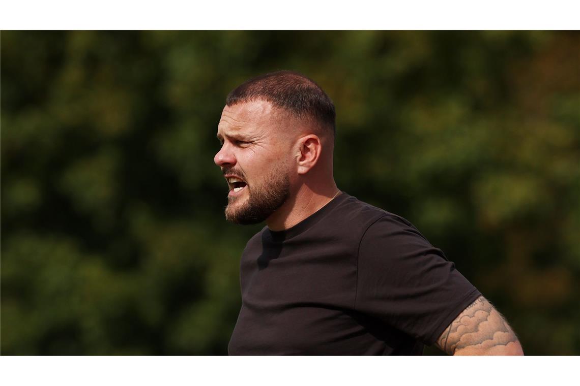 Wildes Derby – dreimal Rot, aber kein Sieger SGV-Trainer Kushtrim Lushtaku.