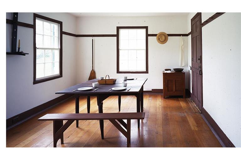 Shaker Village of Pleasant Hill, Kentucky. Schlichter Stil, natürliche Materialien werden auch von heutigen Interieurexperten geschätzt, zeigt die Ausstellung in Weil am Rhein.