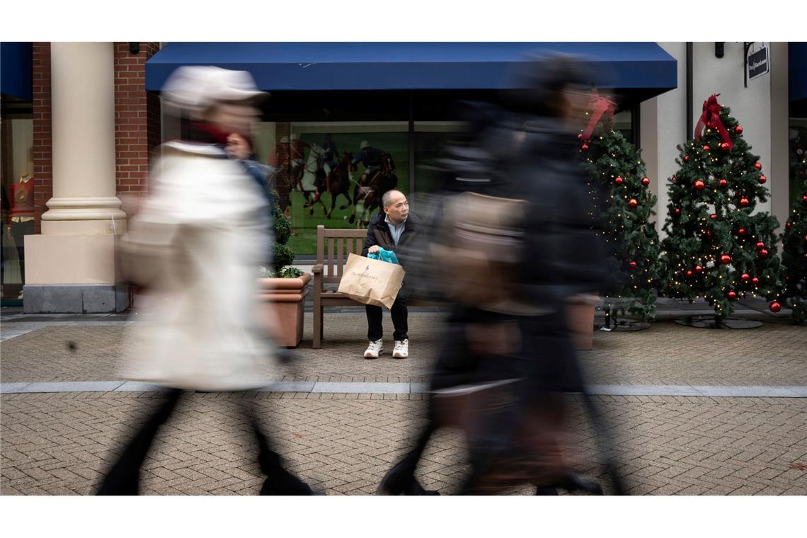 Bilder des Tages Shopper sind unterwegs am McArthurGlen Designer Outlet am Boxing Day in Richmond, British Columbia, Kanada.