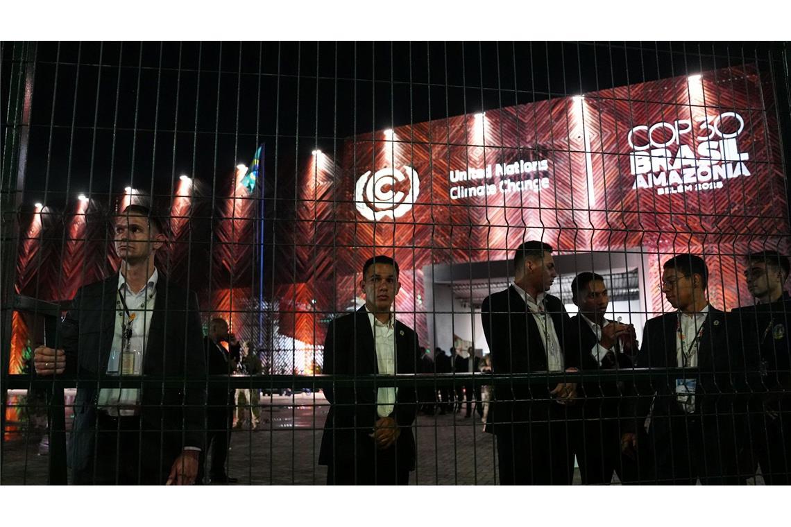 Sicherheitskräfte riegelten den Veranstaltungsort des UN-Klimagipfels COP30 nach dem Zwischenfall zunächst ab.