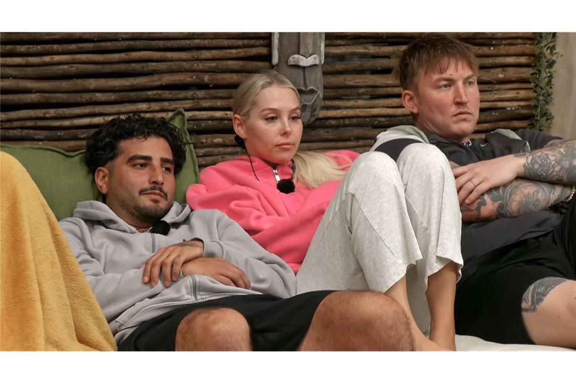 Wer ist raus in Folge 9? Sidar (l.), Jana und Jonny.