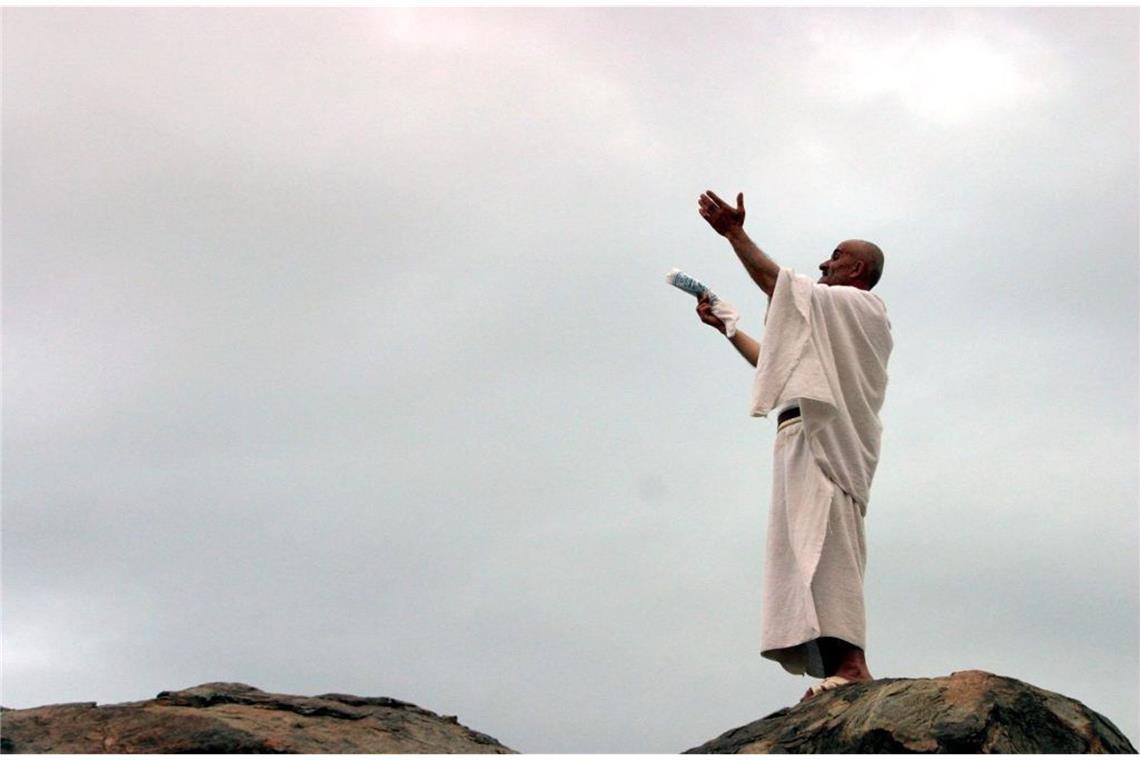 Sie dürfen weder Speisen und Getränke zu sich nehmen noch rauchen. Daneben gibt es im Islam noch das Sühnefasten sowie einzelne Fastentage wie etwa Ashura, den zehnten Tag des ersten Monats im islamischen Kalender.