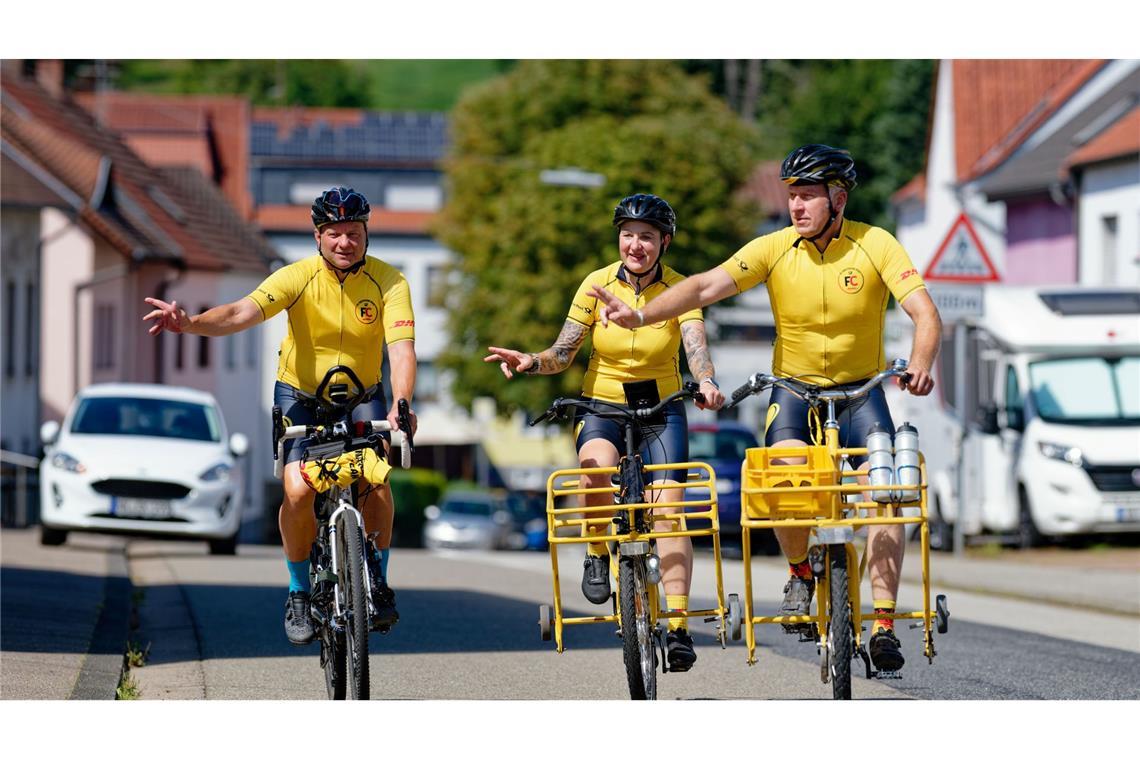Sie fahren mit Postfahrrädern und einem Gravelbike - alle ohne Elektromotor.