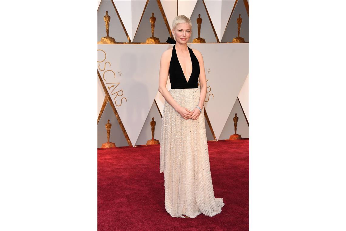 Die schönsten Oscar-Kleider aller Zeiten Sie kann es einfach: Michelle Williams zeigte 2017 in Louis Vuitton, dass modisch mit ihr zu rechnen ist.