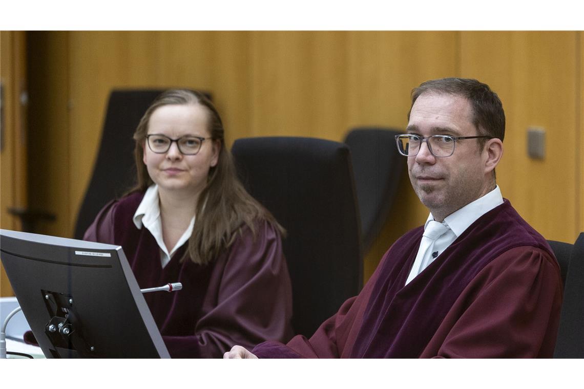 „Sonst blase ich euch das Licht aus!“ Sie klagen die mutmaßlichen Rechtsterroristen in Stuttgart an: Richterin Kathrin Tandler und Oberstaatsanwalt Michael Klemm.