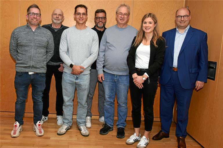 Sie prägen den Verein, die Vorstandsmitglieder (von rechts) Vorsitzender Bürgermeister Armin Mößner, Geschäftsführerin Maren Weller, Beirat Siegfried Bögel, Beisitzer Benjamin Schütt, neuer Beirat Marc Bastiansen, stellvertretender Vorsitzender Manfred Winter und stellvertretender Vorsitzender Christian Lätzig. Es fehlen die Beirätinnen Martina Reißhauer und Katja Ganser. Foto: Elisabeth Klaper