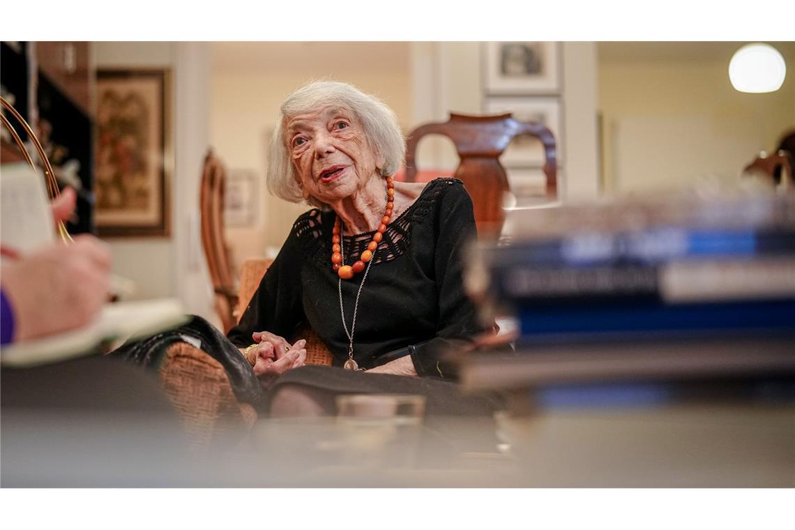 "Als ob es gestern wäre": 80 Jahre nach Auschwitz Sie sei nicht politisch, sagt Margot Friedländer, doch beobachtet sie die Lage in Deutschland ganz genau.