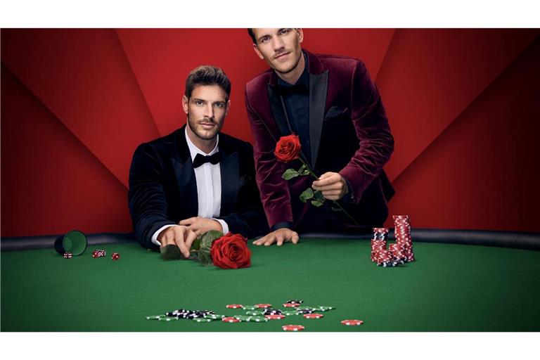 Sie verteilen bald die Rosen auf RTL: der Kölner Versicherungsfachmann Martin Braun und der Berliner Fotograf Felix Stein. (Handout)