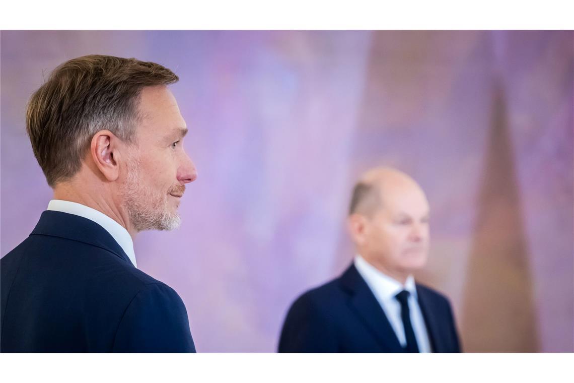 FDP versucht Comeback - Wende ohne Kettensäge Sie werden wohl keine Freunde mehr: FDP-Chef Christian Lindner und Kanzler Olaf Scholz (SPD). (Archivbild)