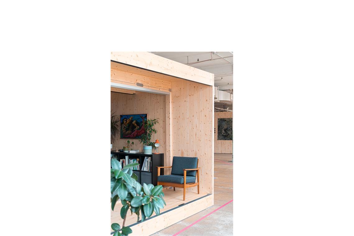 Sieben Hauptpreise wurden bei „Max40“ vergeben. Einer ging an  ADAPTER e.V. aus Stuttgart – Christiana Weiß, Paul Vogt, Elif Kälberer  – für „Pionierwohnen im Neckarspinnerei Quartier (NQ)“ in  Wendlingen am Neckar.