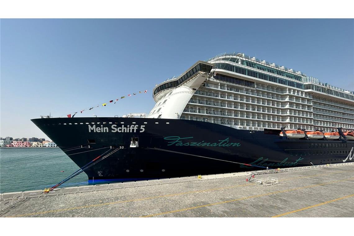 Sieben Wochen lang hing die „Mein Schiff 5“ im Hafen von Doha fest.