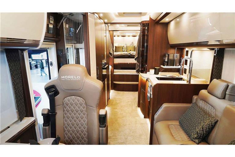 Sieht aus wie eine Hotelsuite, ist aber eine Reisemobil des deutschen Herstellers Morelo.