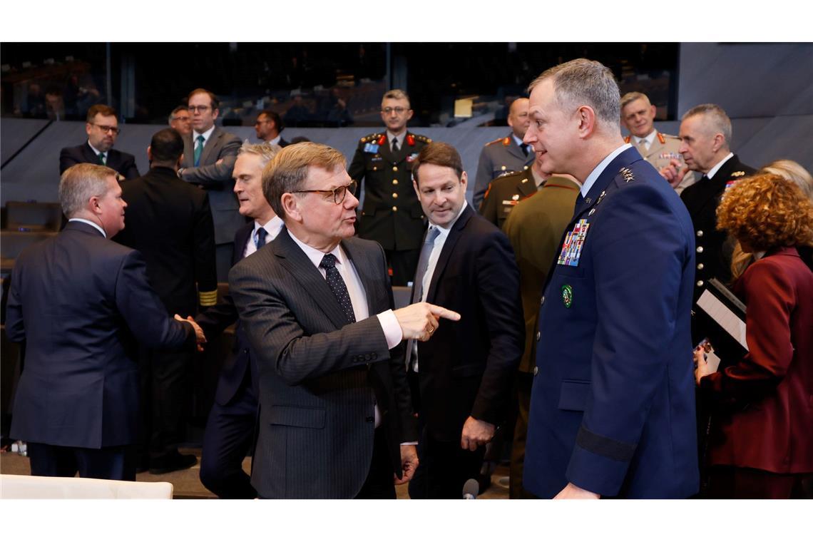 Sieht in Moskau keine Verhandlungsbereitschaft: der deutsche Außenminister Johann Wadephul (l).