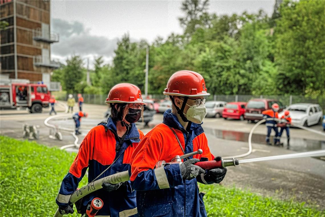 Sieht professionell aus und ist es auch: Auf dem Gelände beim Murrhardter Feuerwehrhaus kann auch die Jugendfeuerwehr bei Übungen Erfahrungen sammeln. Foto: Niklas Eilers