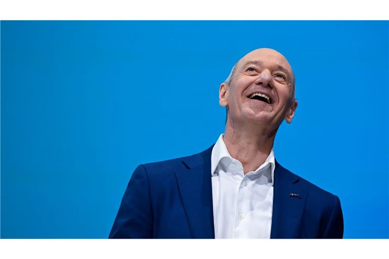 Siemens-Chef Roland Busch hat Grund zur Freude: Geschäftszahlen und Aktienkurs entwickeln sich gut.