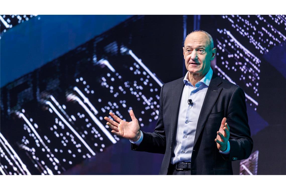 Siemens hat unter Konzernchef Roland Busch das dritte Jahr in Folge mit einem Rekordgewinn beendet.