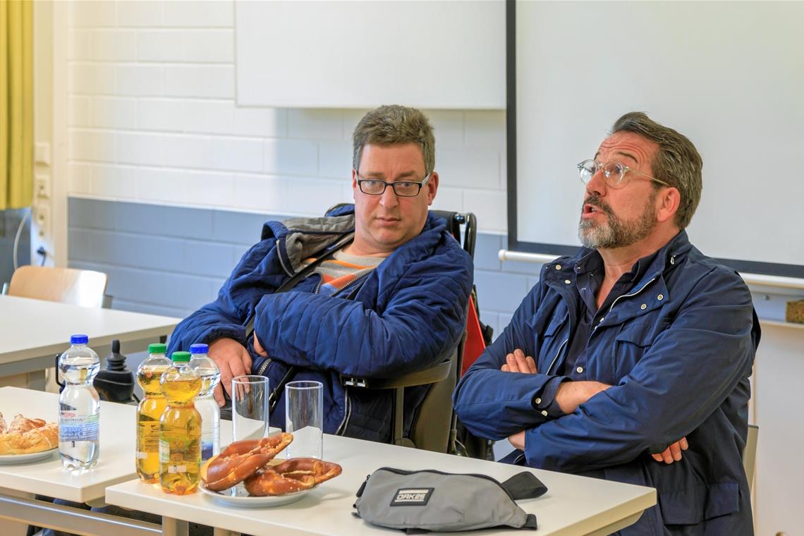 Fragen ist das A und O der Begegnung Simon Maier und Wilhelm Schneck gestalten den Nachmittag mit viel Humor.